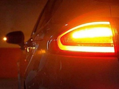 汽車轉向燈瞬間膠方案，聚力牌瞬間膠具有高性能高強度不發白